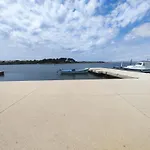 Buy Seaview Retro & Giovanni * Нин
