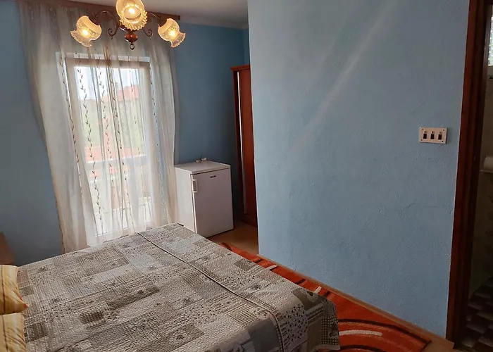 Buy Seaview Retro & Giovanni Apartment Nin