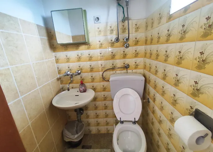 Buy Seaview Retro & Giovanni Apartment Nin