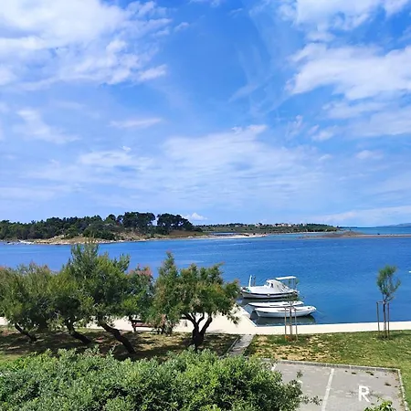 Buy Seaview Retro & Giovanni Apartment Nin
