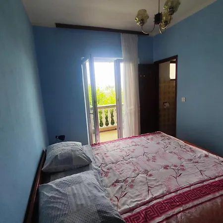 Buy Seaview Retro & Giovanni Apartment Nin
