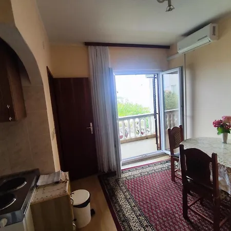 Buy Seaview Retro & Giovanni Apartment Nin